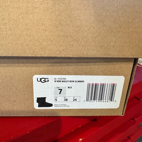 UGG Mini Bailey Bow Glimmer Faux Fur Lined Boot BNIB - Picture 3 of 8